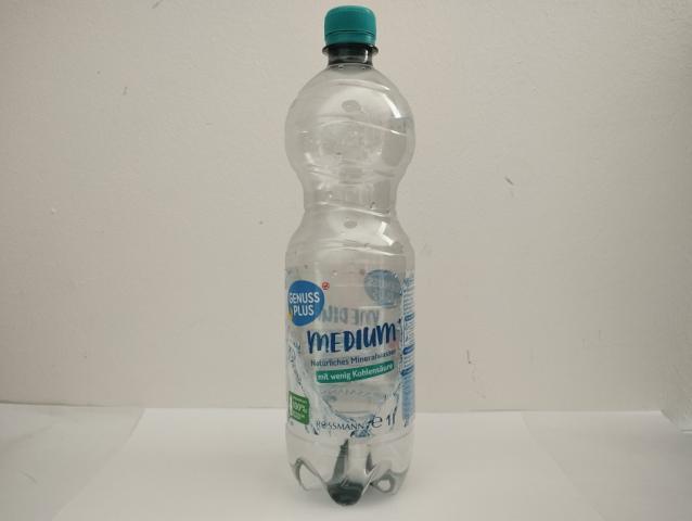 Genuss Plus - medium: Natürliches Mineralwasser mit wenig Kohlen | Hochgeladen von: micha66/Akens-Flaschenking