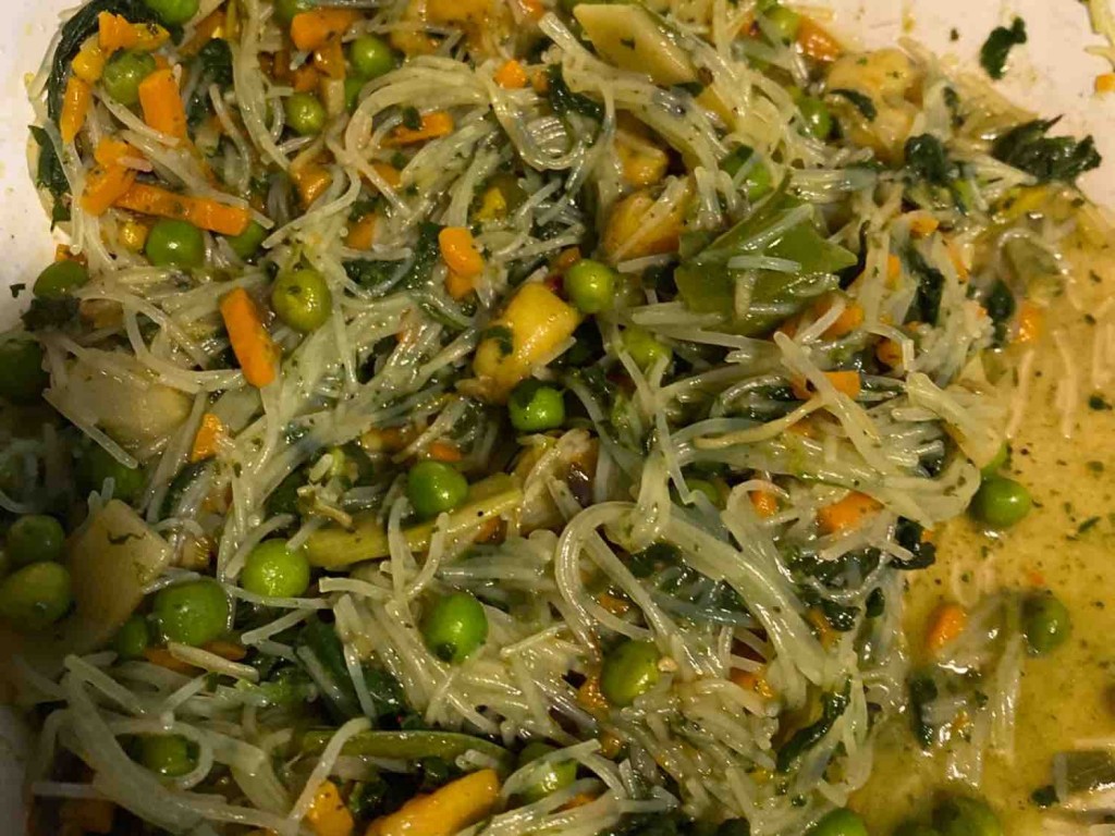 Thaisuppe, asiatisches Gemüse mit Hühnerfleisch und Glasnud von  | Hochgeladen von: mailtomaximum