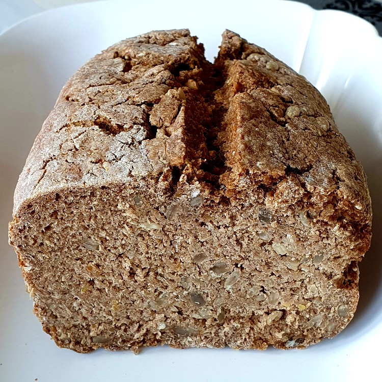 Roggenvollkornbrot, 	Mit Haferflocken, Sonnenblumenkerne & Leins | Hochgeladen von: Nini53