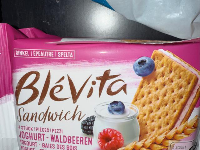 Blevita Sandwich Joghurt-Waldbeere by jasilienchen | Uploaded by: jasilienchen