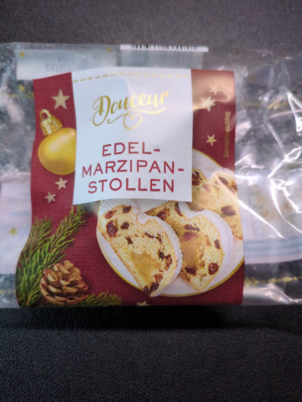 Edel-Marzipan-Stollen von Toasty_77 | Hochgeladen von: Toasty_77