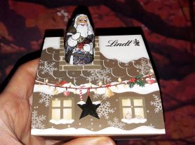 Lindt Haus mit Weihnachtsmann und Kugeln | Hochgeladen von: Siope