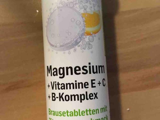 Magnesium Vitamin E   C   B-Komplex, mit Wasser  von ulrichkling | Hochgeladen von: ulrichklinger464