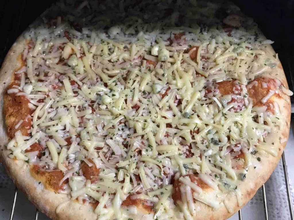 Käsepizza mit Gemüse von antiut | Hochgeladen von: antiut