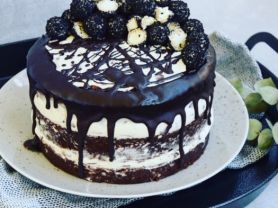 Banana Split Naked Cake | Hochgeladen von: rparavicini Banana Split Naked Cake | Hochgeladen von: rparavicini
