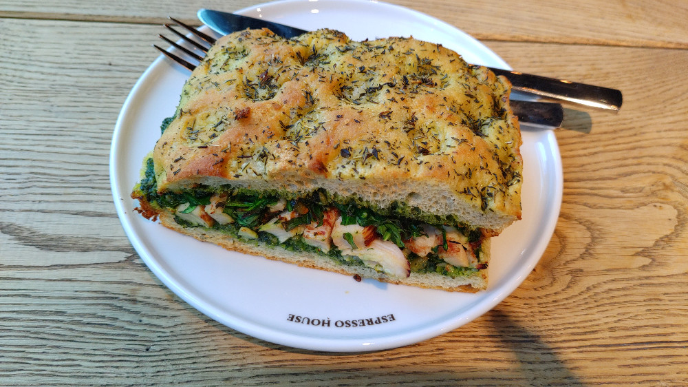 Sandwich mit Hähnchen, Mozzarella und Pesto von Yijel | Hochgeladen von: Yijel